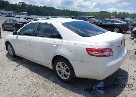 2010 Toyota Camry Le z USA, uszkodzony, nr VIN 4T1BF3EK2AU534951